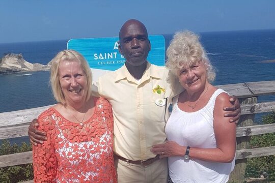 Roundtrip Transfer from UVF Airport to Resorts in Gros Islet (Groups of 4 Plus)