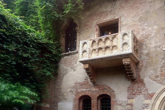 Private Day Trip to Verona from Venice with a local