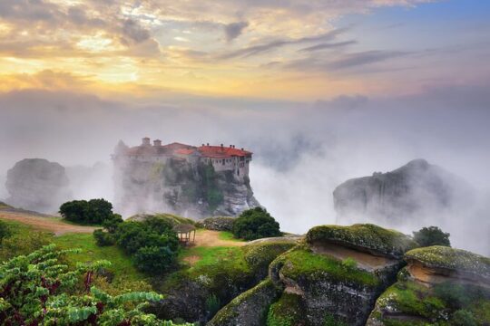 2-Day Delphi Meteora Tour From Athens