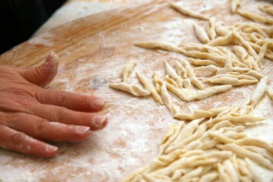 Strozzapreti and Carbonara Cooking Class in Rome