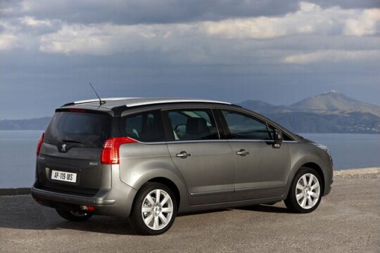 Private Transfer from Deshaies or Trois Riviers to Pointe a Pitre Airport by SUV