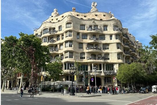 Barcelona City Highlight Walking Tour With Private Local Guide