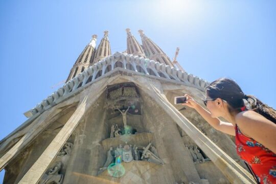 Barcelona Electric Bike Small Group Tour with Skip-the-Line Sagrada Familia