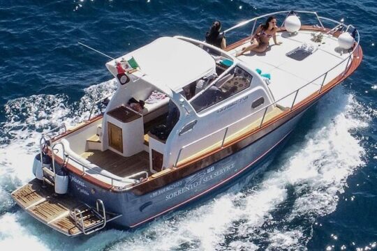 8-Hour Private Boat Tour of the Wonders of Capri