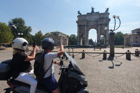 Private Guided Vespa Tour for couple and friends in Milan