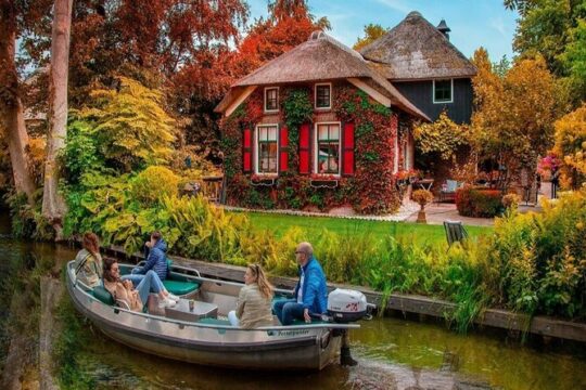 Private Minivan Day Trip to Giethoorn from Amsterdam