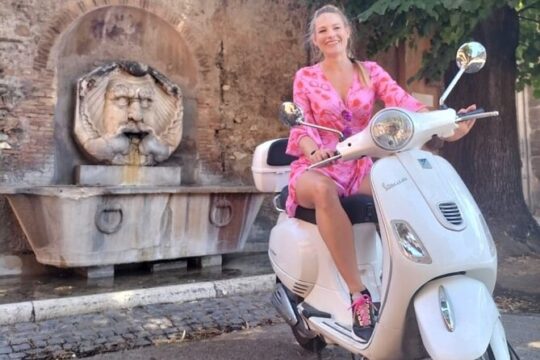 Private Photoshoot by Vespa in Rome