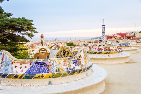 Sagrada Familia and Park Guell Small Group Tour with Transport