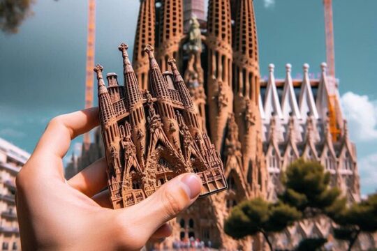 Sagrada Família Guided Tour and Entry in Barcelona