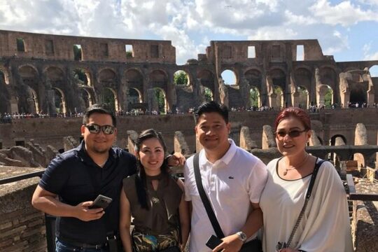 SkipTheLine Fast Access Colosseum and Roman Forum with Expert Tour Guide