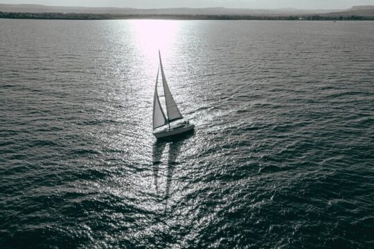 Sailing tour under the stars in Syracuse