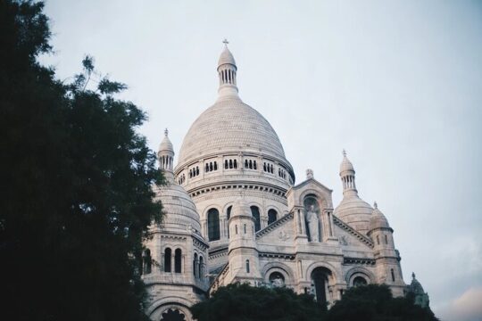 Montmartre and Seine River Dinner Cruise with Hotel pick up in Paris- 6 Hrs