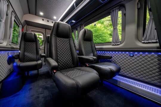 Private luxury (SKI) transfer Zurich Airport to St. Moritz (1-6 persons)