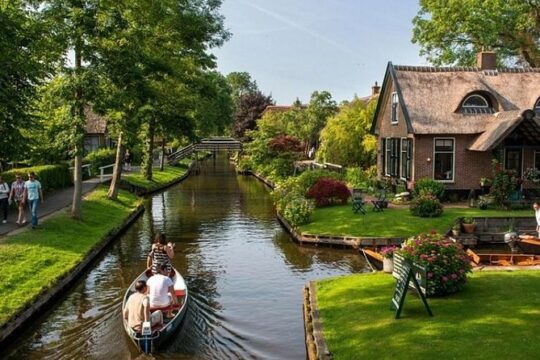 Luxury VIP private Sightseeing Tour to Giethoorn from Amsterdam