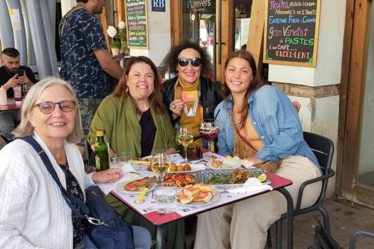 Night Tapas Walking Tour in Barcelona Modernist Area with Small Group and Dinner