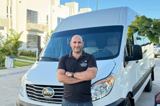 Private Roundtrip Transfer Airport Hotel or Airbnb up to 12px