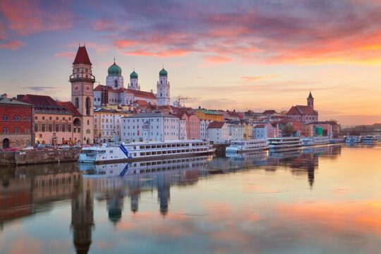 Private Transfer from Prague to Passau with 2 Hours of Sightseeing, Local Driver