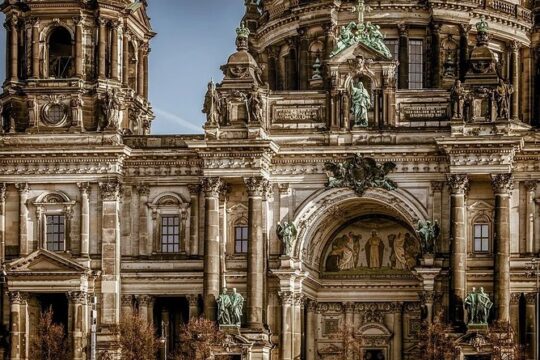 Private City Sightseeing Tour in Berlin for Incentive Groups up to 45 person
