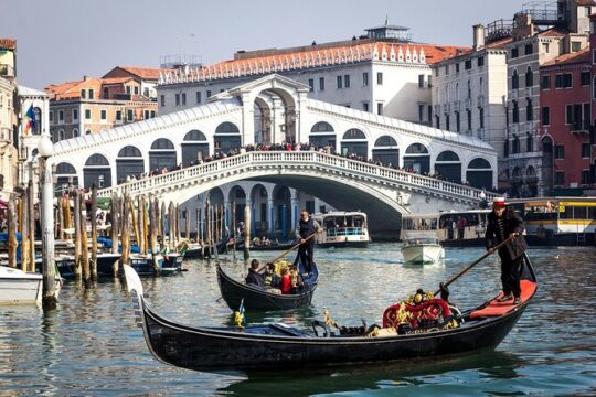 Private Transfer From Milan to Venice with English Speaking Driver