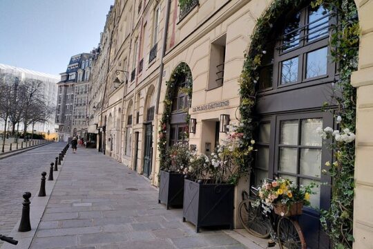 LGBTQ Challenges and Triumphs Private Walking Tour in Paris