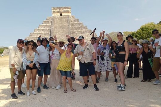 Chichén Itzá and Xcajum Cenote Tour with Pickup