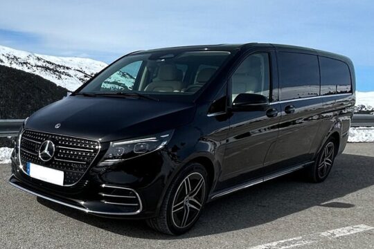 Private transfer Barcelona Airport to Portaventura/Tarragona