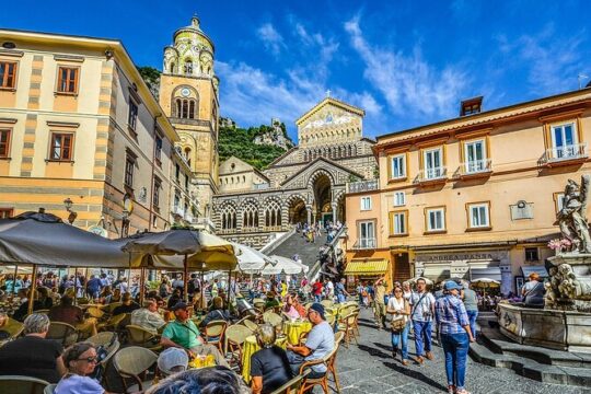 From Lecce to Amalfi private transfer with a 2 hour stop in Bari