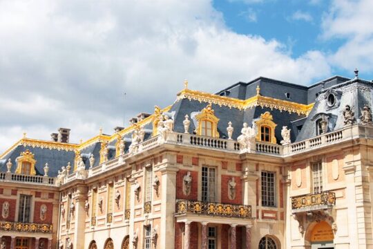 Discover Versailles and Giverny from Paris in a van