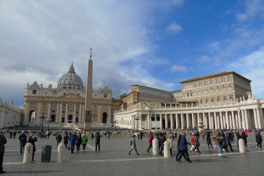 Transfer Fiumicino Fco Airport to Civitavecchia Port with 3 hours Rome Tour