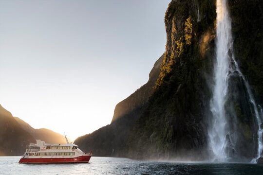 Half-Day Milford Helicopter Flight and Cruise from Queenstown