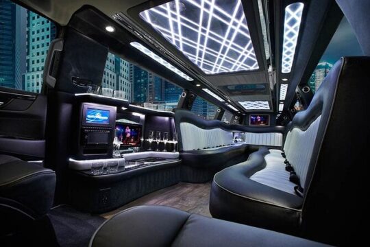 Departure Transfer Montreal to Montreal Airport by Limos or Bus