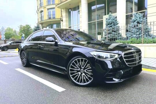 Departure Transfer: Paris City to Paris Airport CDG by Luxury Car
