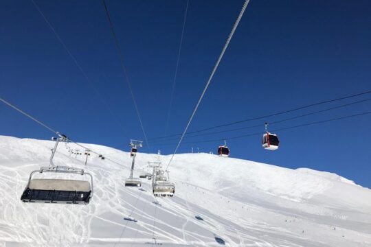 Private Transfer Tbilisi/Airport to/from Gudauri with 4x4 vehicle with ski racks