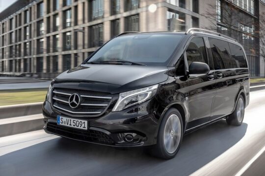 Hamburg Airport Transfers : Hamburg to Hamburg Airport XFW in Luxury Van