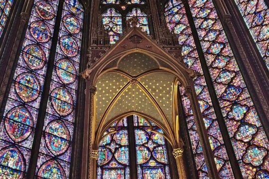 Private Notre Dame Outdoor Walking Tour with Crypt Entry