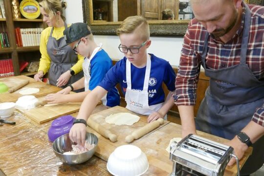 Pizza & Gelato family cooking class in Florence - Eating Europe