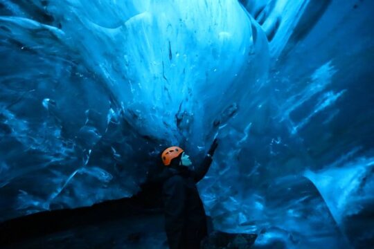 Jokulsarlon, Diamond Beach & Blue Ice Cave (with return flight from Reykjavik)