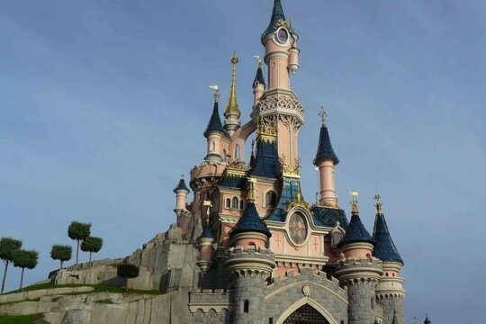 Private Transfer from Paris City to Disneyland Paris by MiniVan