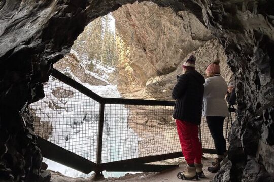 From Banff: Lake Louise & Johnston Canyon Return Shuttle Service