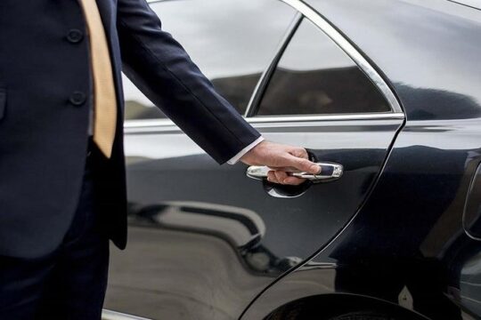 Private Transfer: Toronto Pearson Airport or Oakville City Ontario