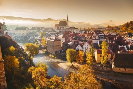 Cesky Krumlov Tour with Prague to Salzburg Transfer