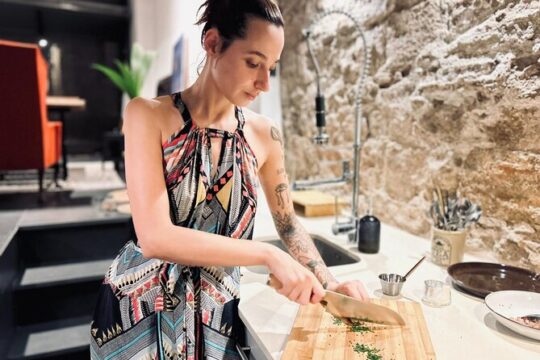 Cocktail and Tapas Class in Barcelona with Passionate Locals
