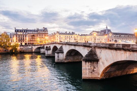 5-hour Paris Private Trip with One Indian Meal and Airport Pickup