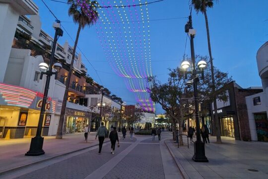 Santa Monica Scavenger Hunt Walking Tour and Game
