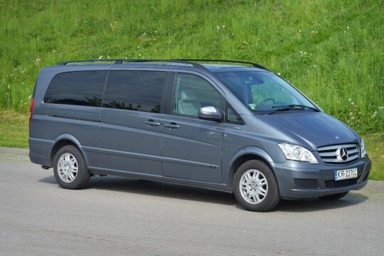Private door-to-door transfer from Krakow to Prague