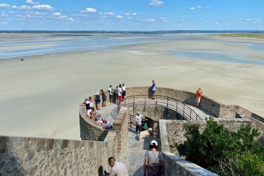 2-day Private Mont Saint-Michel Bayeux Chambord, Chenonceau Trip