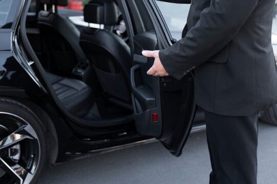 Private Meet & Greet Transfer from El Prat Airport to Barcelona