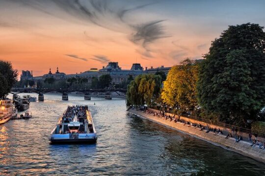 Le Marais and Dinner Cruise with CDG pick up in Paris- 6 Hrs