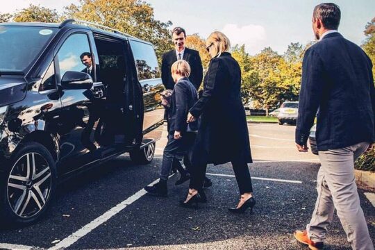 Private transfer: Charles de Gaulle Airport (CDG) to Paris VAN up to 8 PAX