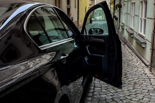 Prague to Vienna - Private Transfer by LIMOUSINE 3+1pax
